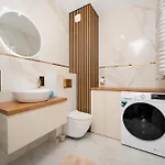 Widzewska Deluxe By Bookinghost
