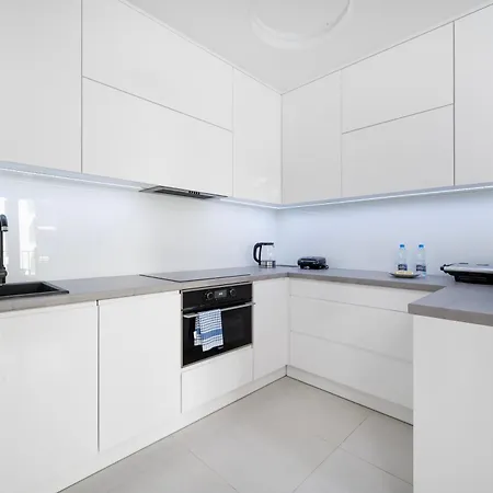 Widzewska Deluxe By Bookinghost *