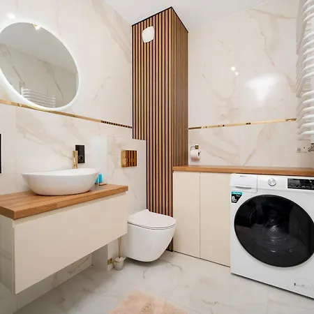 Widzewska Deluxe By Bookinghost