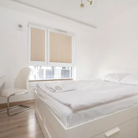 Widzewska Deluxe By Bookinghost