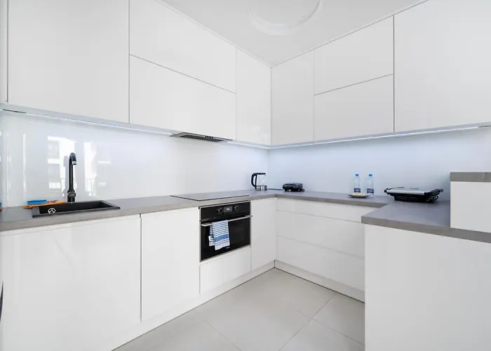 Widzewska Deluxe By Bookinghost *