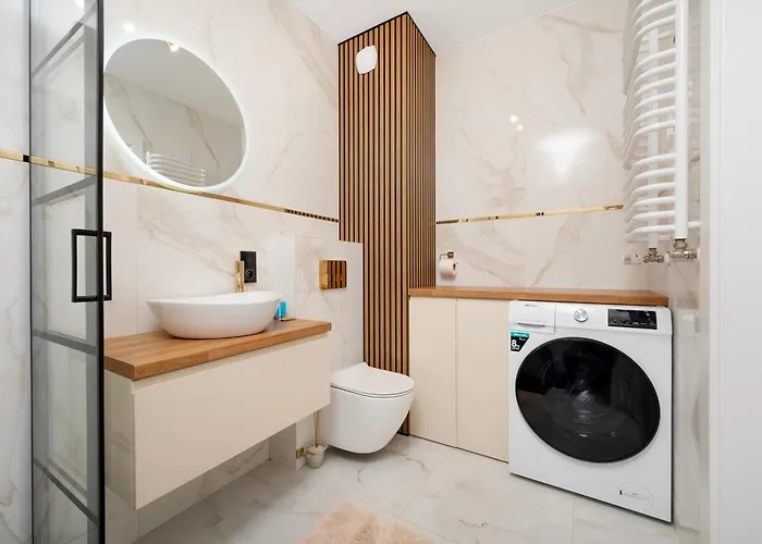 Widzewska Deluxe By Bookinghost