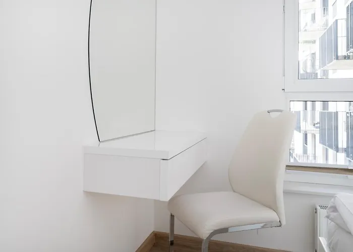 Widzewska Deluxe By Bookinghost *